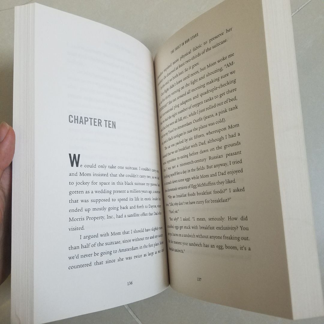 Giao hàng nhanh. Thường sách ngoại văn nhìn khá cũ và bạc màu nhưng mình thấy cuốn này mới, xịn, và không bị nhăn hay nếp gấp. Chỉ có điều là không được bọc sách, hy vọng FAHASA có thể áp dụng bọc sách trong những lần tới Giao hàng nhanh. Thường sách ngoại văn nhìn khá cũ và bạc màu nhưng mình thấy cuốn này mới, xịn, và không bị nhăn hay nếp gấp. Chỉ có điều là không được bọc sách, hy vọng FAHASA có thể áp dụng bọc sách trong những lần tới