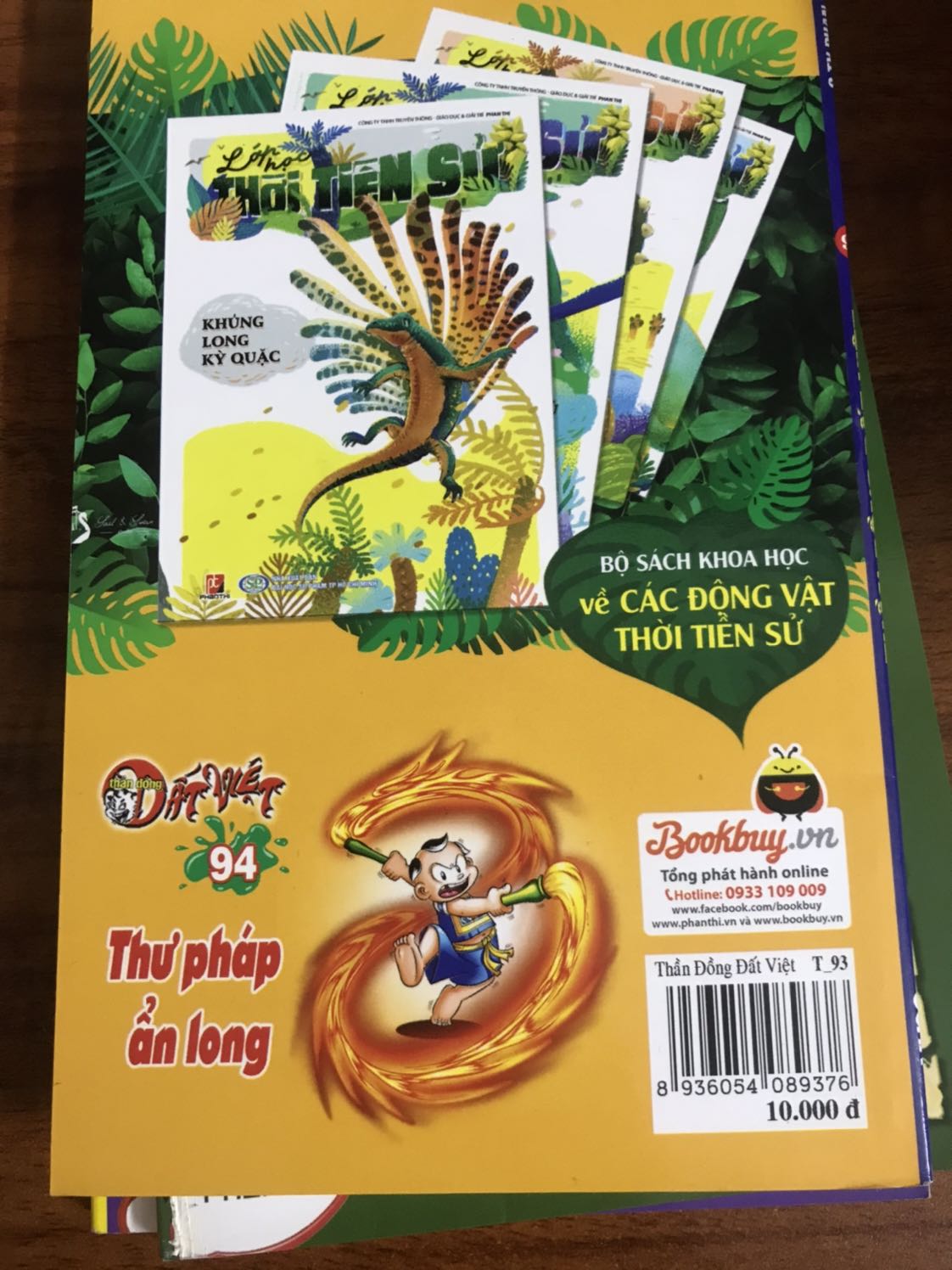 Truyện nội dung hấp dẫn, giấy in hơi mỏng. Tuy nhiên fahasa chuẩn bị hàng hơi lâu, bù lại giao hàng cẩn thận, truyện được bọc chống sock cẩn thân.