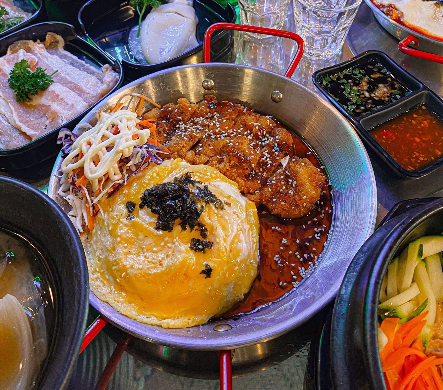 Giao hành nhanh, đóng gói hộp ngoài bị móp rách nhưng may bên trong ko bị sao cả, hàng hsd tới 2023 lận giá rẻ sẽ mua lại