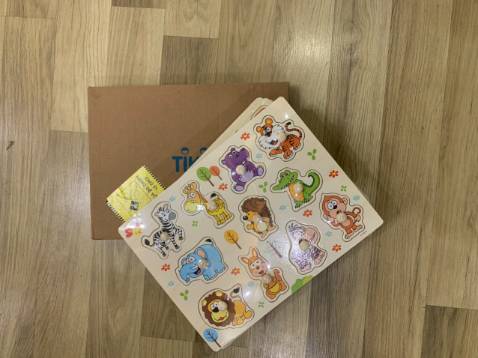 ☑ Nhận được hàng trong một buổi chiều mưa nhẹ của Hà Nội.

☑ Giao hàng rất nhanh, đặt buổi tối hôm trước. 10h hôm sau mình đã nhận được hàng rồi.

☑ Sản phẩm có màu sắc bắt mắt. đa dạng về chủ đề.

☑ Giúp Bé nâng cao IQ, rất tốt cho học tập.

☑ Mình sẽ ủng hộ Shop trong những mẫu sản phẩm mới tiếp theo.