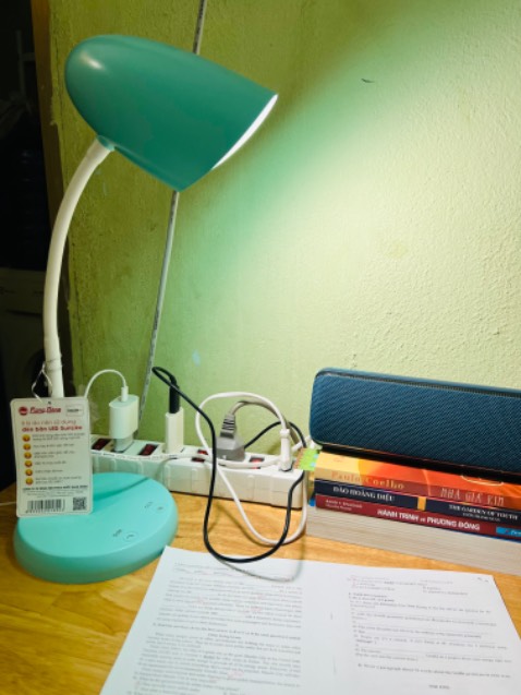 Hàng Việt Nam chất lượng cao. Thiết kế đơn giản thanh lịch, nhiều chế độ sáng và màu sắc. Mức giá không cao, và tốt thế này rất đáng mua nhé mọi người