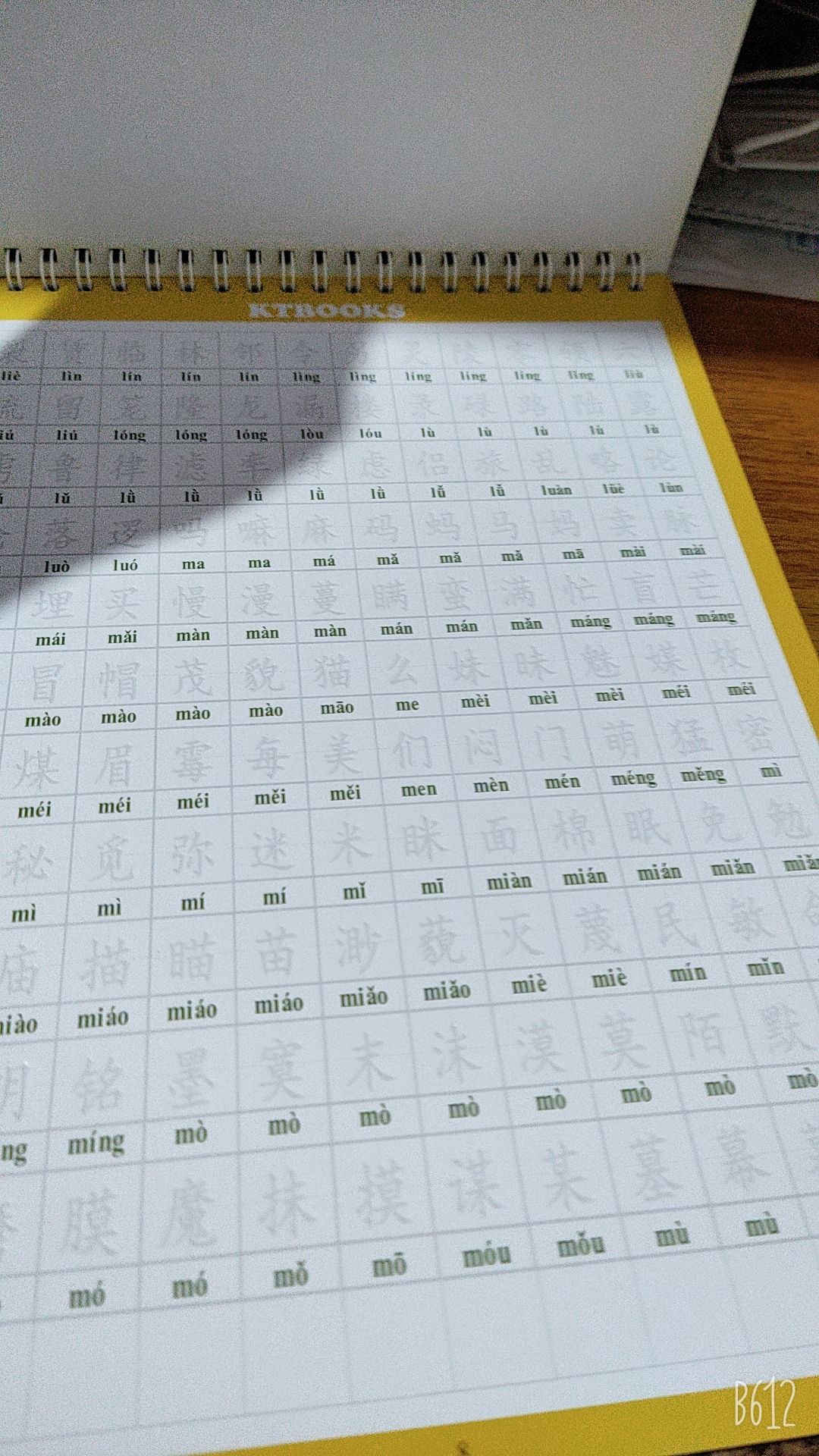 hàng đẹp, dùng tốt, giao sớm hơn dữ kiến, đẹp và giá trên sách rẻ hơn giá shop rất nhìu shop còn tặng thêm giấy, bút và ngòi nx 🥰 mãi ủng hộ shop