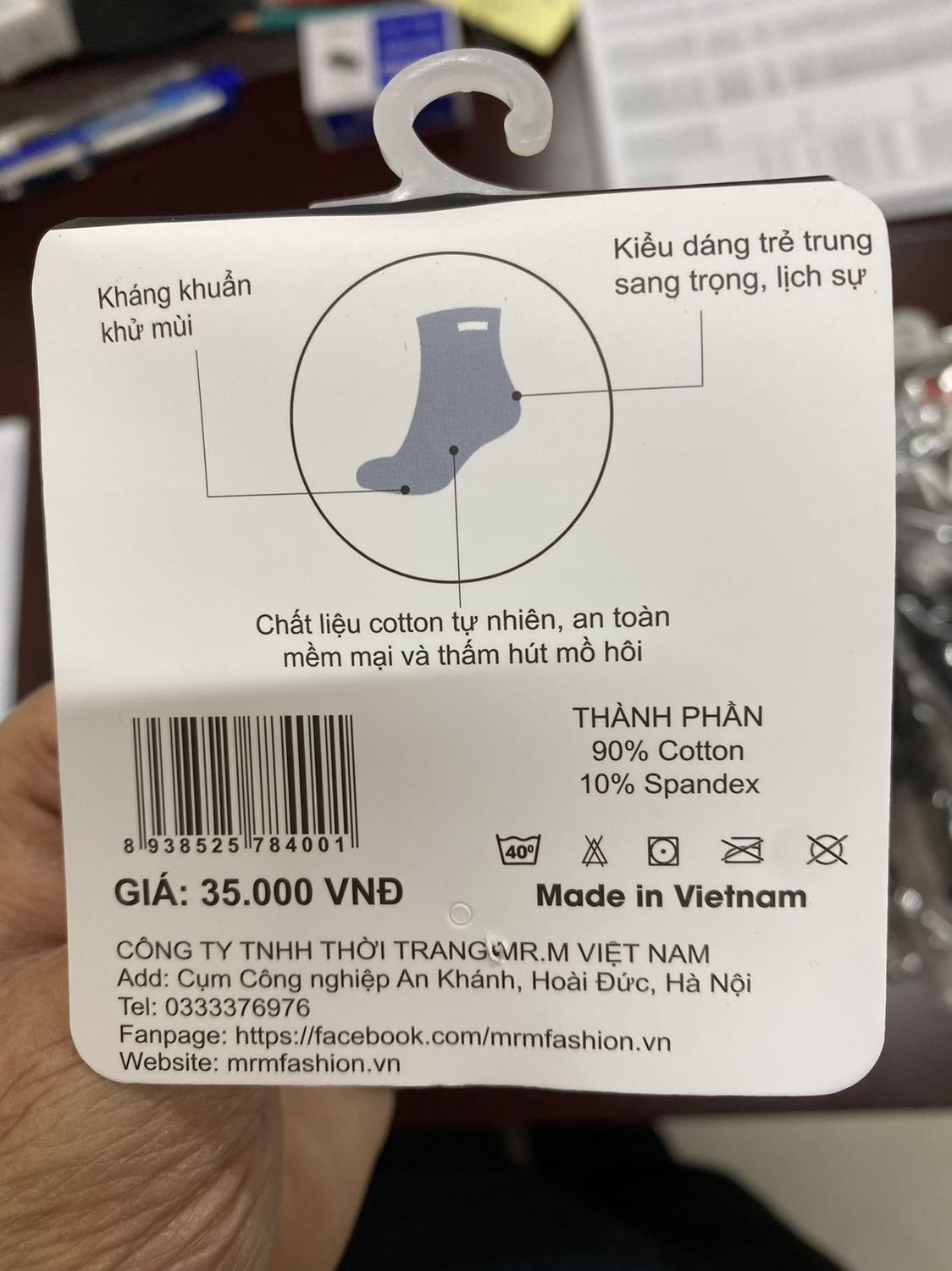 Tất rất dày dặn và đẹp. Mọi thứ thể hiện trong ảnh rồi. Bình luận đánh giá thêm cho mọi người yên tâm vì mình cũng rất hay để ý đến đánh giá phản hồi. Cảm ơn shop