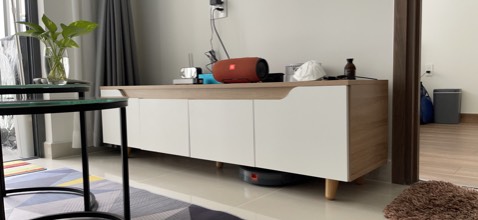 Kệ đẹp chắc chắn, có cánh hơi lệch.