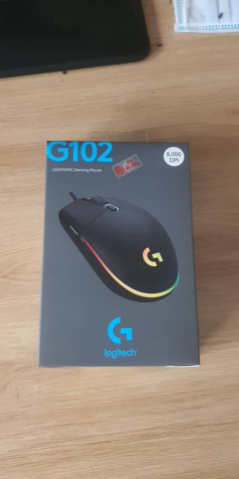 Các bạn nào còn e dè xem shop này có mua được không thì mình cam đoan shop này 100% uy tín nhé, mình mới mua xong đây. Shop gói nghém kĩ càng, bóc muốn hụt hơi, hộp giống như trong hình. Chuột mới chính hãng xài rất ngon, nhanh và nhạy, vô được phần mềm. Rất thích hợp để pvp Minecraft. Mình rất hài lòng dịch vụ của shop!