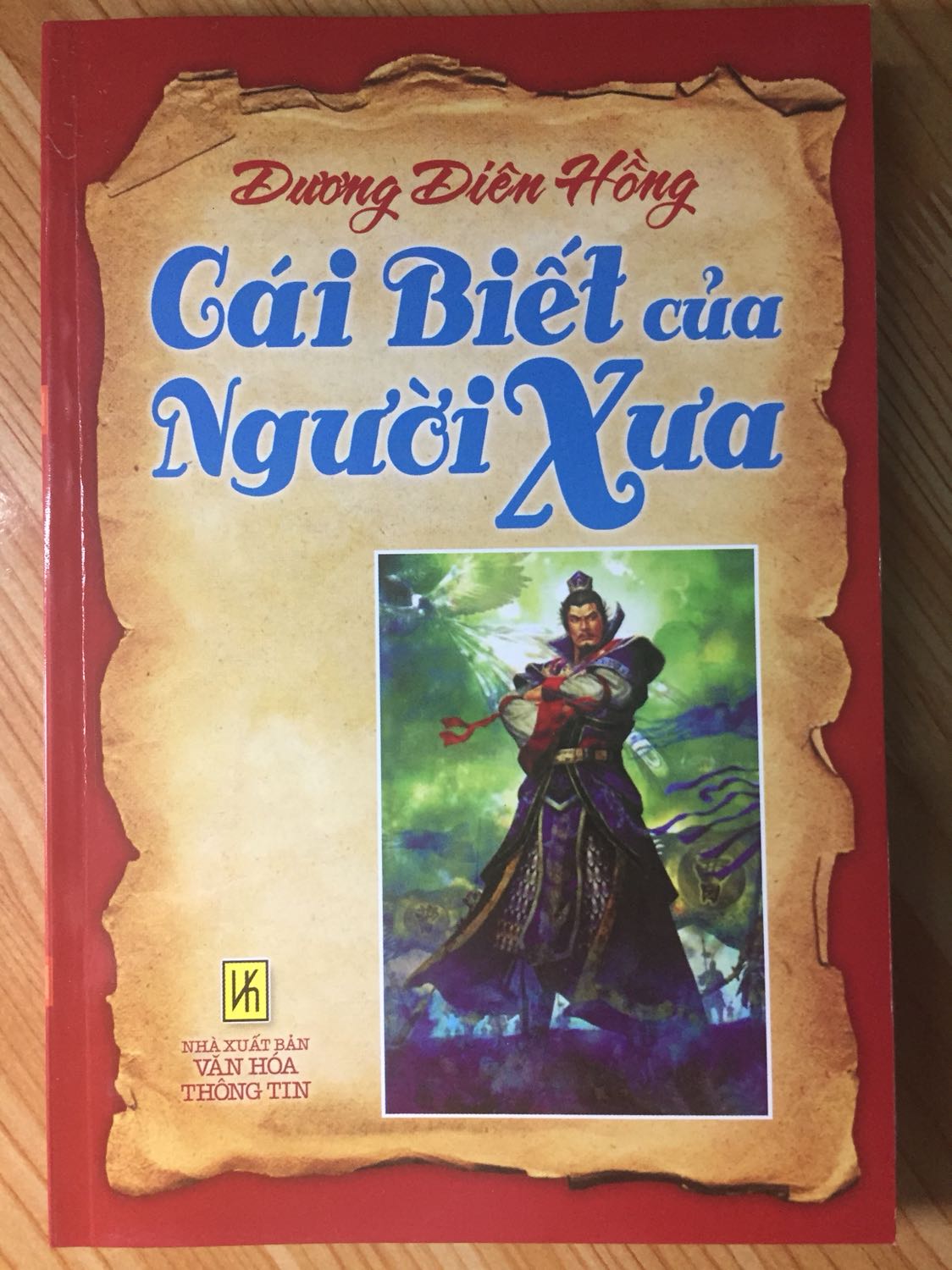 Sách gồm những mẫu chuyện ngắn và lời bình của tác giả! Sách đ