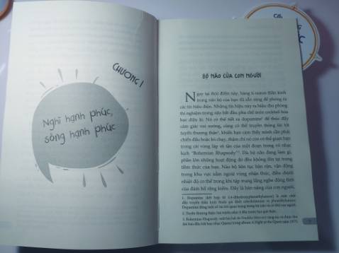 sách được giao nhanh,đóng gói ok.Bìa sách đẹp,chữ rõ ràng k bị nhòe.Nội dung sách này mang lại rất hay rất đáng để đọc.Điểm trừ duy nhất là bên khâu xử lý của shop lúc giao cho khách kiểm tra k kĩ dẫn đến sản phẩm khách nhận về có chỗ móp méo