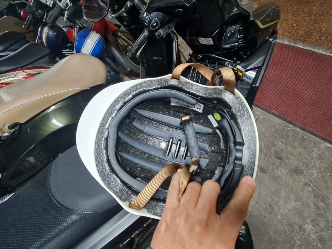 đáng mua. mũ chắc chắn, nhẹ và rất mát đáng mua. mũ chắc chắn, nhẹ và rất mát