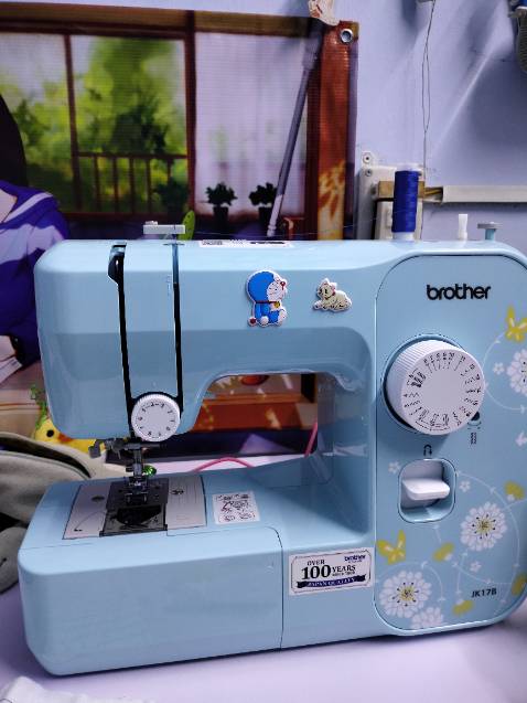 Máy may êm, may được nhiều kiểu. Có sách hướng dẫn rất chi tiết.