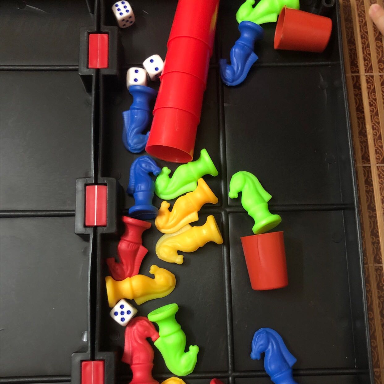 Giao nhầm mẫu mã quân cờ bé tý nhưng thôi mua hàng sale lên thông cảm…