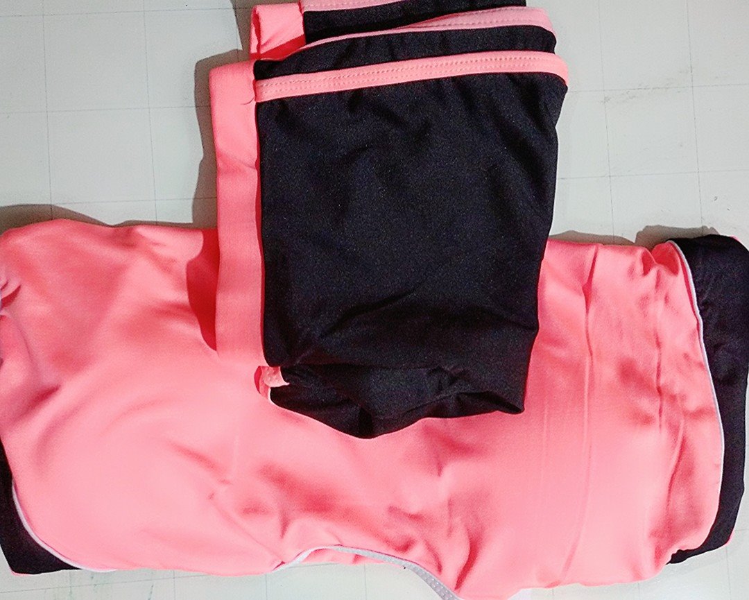 Kiểu dáng đơn giản, rộng rãi, dễ mặc, dễ vận động nước                                   .