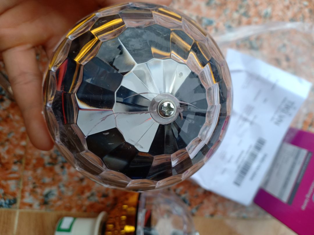 tiki kg cho kiểm tra hàng trước khi thanh toán thanh toán song mở ra thì 2 bóng đều bị nứt đây có phải là lý do tiki kg cho kiểm tra hàng trước kg