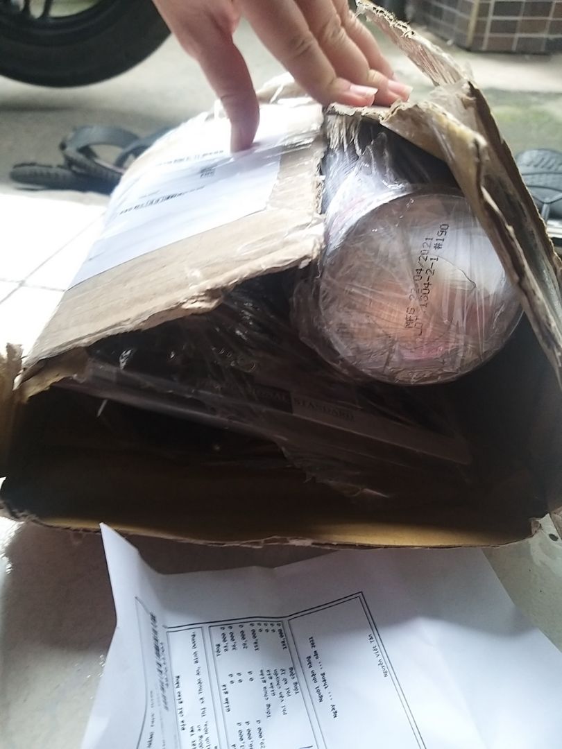 đặt hàng đến lúc giao không có nhận được sp. shop giao thiếu sp này. nhưng vẫn tính tiền sp trong hóa đơn. Đã mua nhiều trên tiki luôn giao đúng hàng nên tin tưởng và giao hàng mùa dịch nên không kiểm tra. Số tiền không nhiều nhưng mất niềm tin luôn