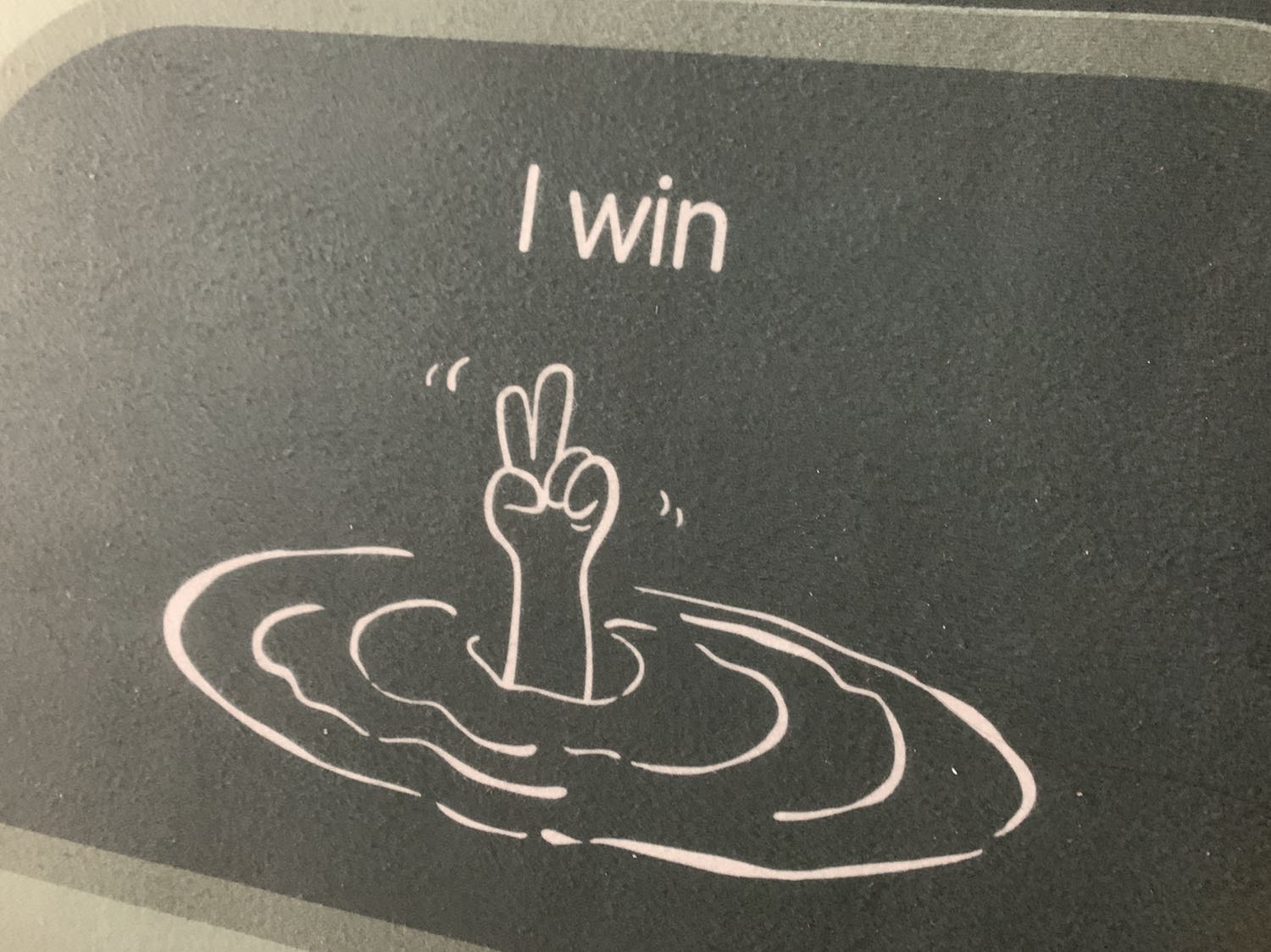 Ưu điểm: sàn gỗ mà vẫn bám tốt. Thấm hút ổn.
Nhược điểm: thảm cũng k dày lắm. Điều mà mình k hài lòng nhất là bề mặt thảm không khác gì kiểu quần nỉ bị xù lông luôn. 99k mà bề mặt bị vậy thì hơi buồn.