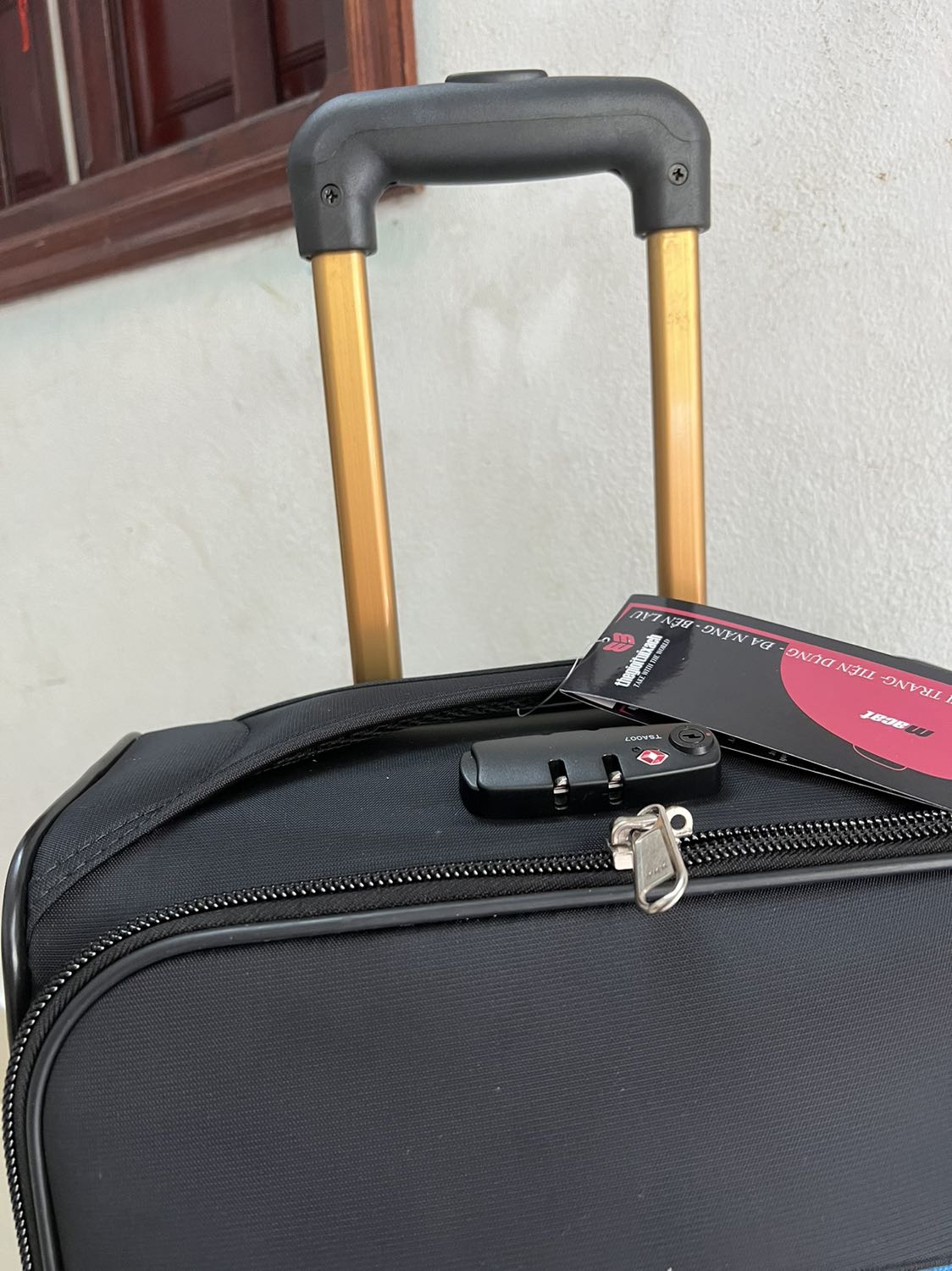 Nhận hàng rất hài lòng. Chất liệu rất đẹp, săn được giá cả hợp lý. Tặng shop 5 sao luôn!