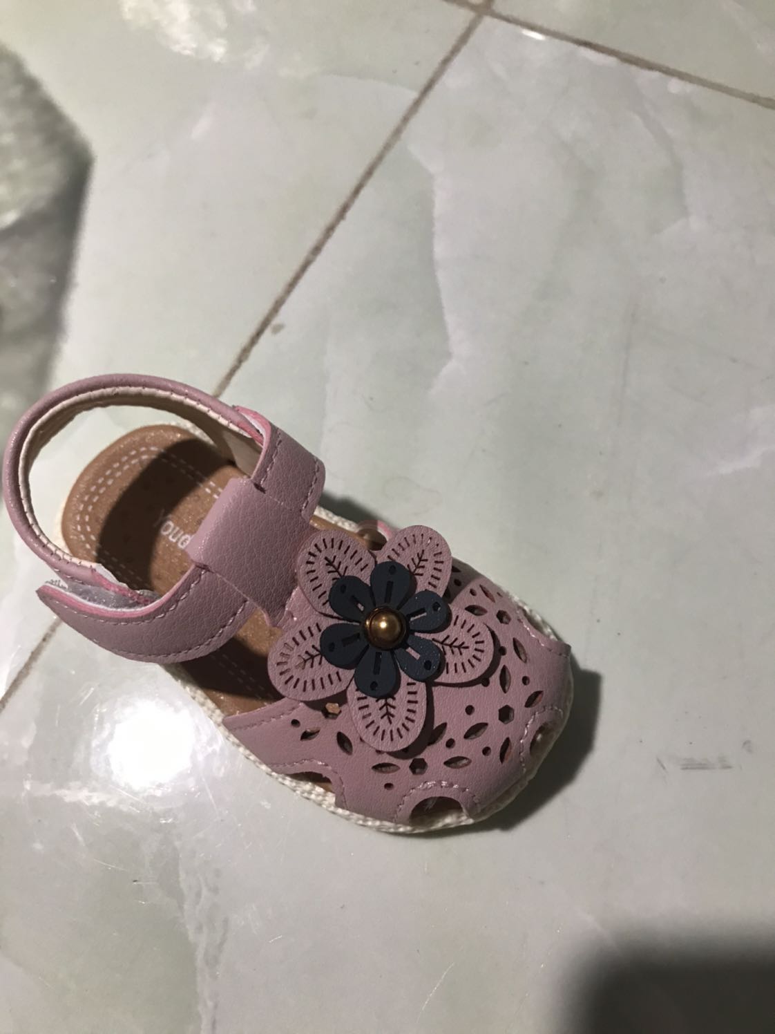 Giày xinh, chất liệu mềm, nhẹ. Đáng đồng tiền. Mình rất hài lòng