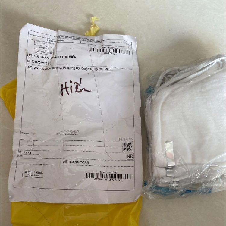 Mua giấy nến , sao lại giao khẩu trang