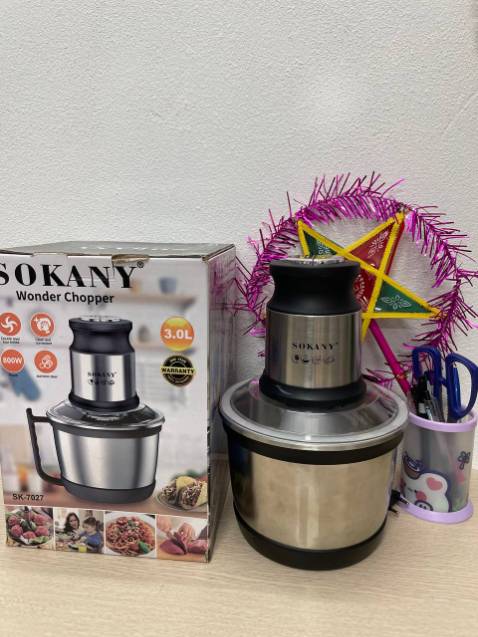 Nhận hàng không vỡ bởi shop đóng gói rất là cẩn thận chống sốc đầy đủ
Lưỡi dao có nắp bảo vệ nên rất an toàn 
Máy to nên xay được khá là nhiều đồ