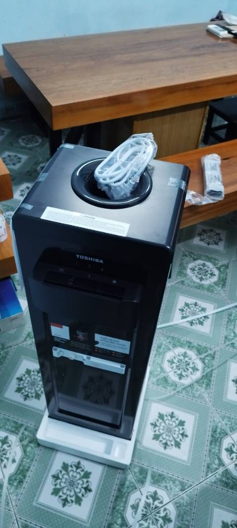 Thấy hơi ồn, không rõ là do nhà mình yên tĩnh hay do cây nước ồn nữa. Thấy cây nước Aqua ở cty có vẻ đỡ ồn hơn cây Toshiba này luôn.