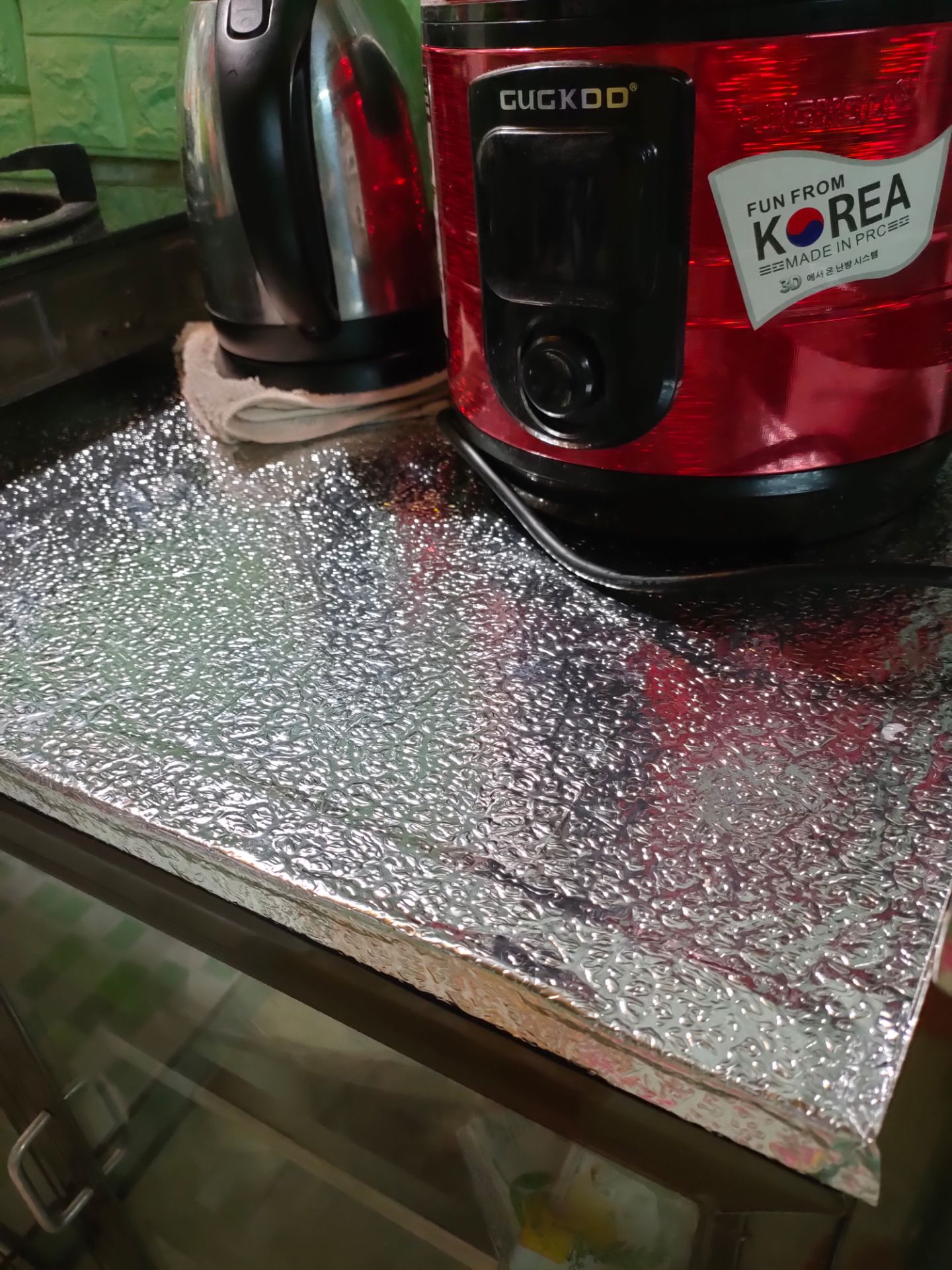 cũng tuyệt vời nha.. hơi bị sạch sẽ cái bếp và nhìn hơi sang trọng luôn nè.moi người nên mua