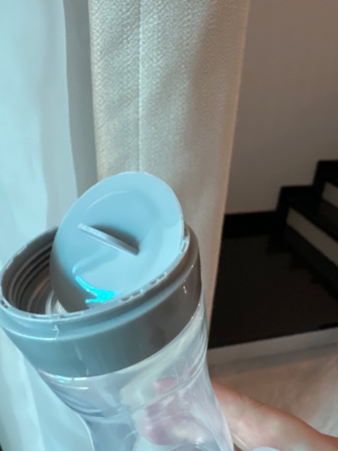 Mình có thể trả hàng được không?, nắp nhựa có răng cưa-mỏng-giống hàng giả quá!! Không muốn cho bé dùng