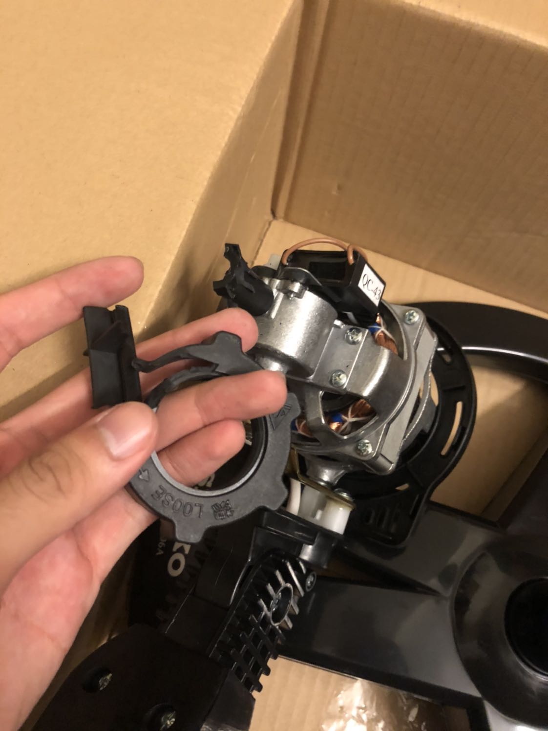 Mình nhận được toàn hàng vỡ, càn đổi trả..
Lần đầu thất vọng khi đặt hàng trên tiki.
Cảm giác như bị *** vậy