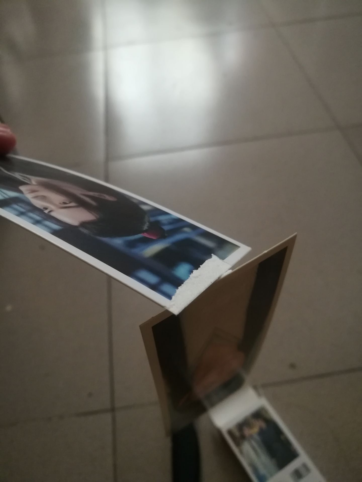 chẹp, đặt hàng đúng mẫu nhưng mà bị dính vào nhau làm rách mất mấy cái bookmark, xót xa thực sự. cũng không có hình đẹp, hơi thất vọng