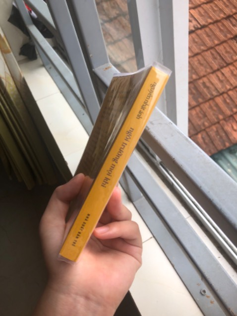 sách mini; cầm chắc tay ; giao hàng nhanh ; form chữ của sách mỏng (dễ đọc);giá thành hợp túi học sinh