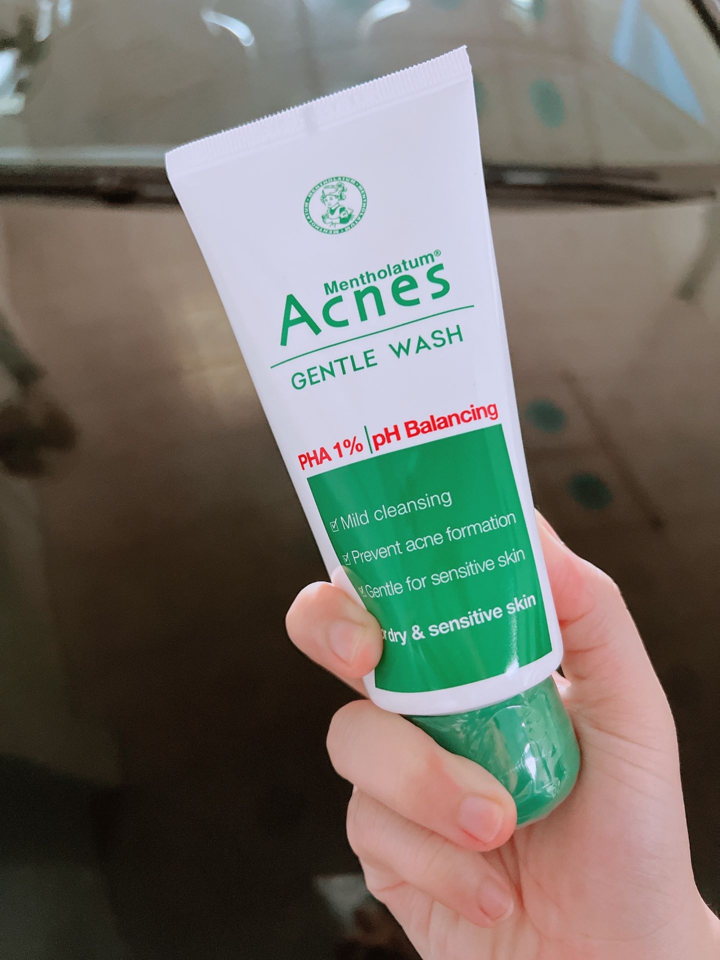 srm dịu nhẹ, đây là lần thứ 2 mình sử dụng srm này, mùi nhẹ, không có cảm giác khô căng sau rửa. srm dịu nhẹ, đây là lần thứ 2 mình sử dụng srm này, mùi nhẹ, không có cảm giác khô căng sau rửa.