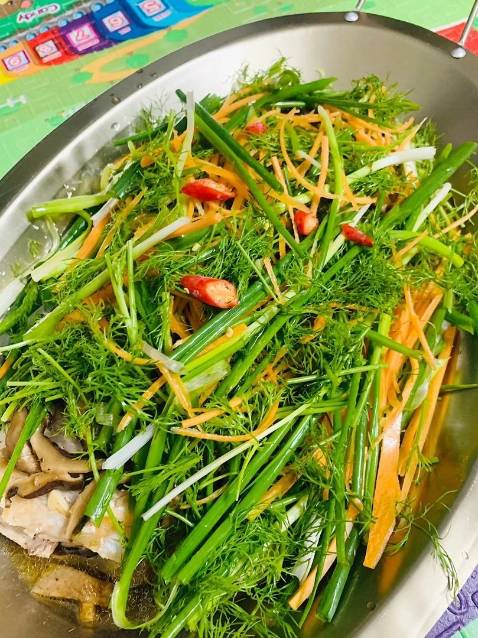 Khay to như cái thuyền , có vỉ chống sát đáy đun được bếp từ chất lượng ok số giá tiền