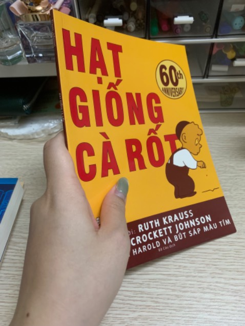 Sách đẹp, xinh xắn. Sách thiếu nhi, kể chuyện ngắn gọn, đáng iu.
Nhã Nam đang sale còn 10k thui nên mình mua :))
Ship rất nhanh nha