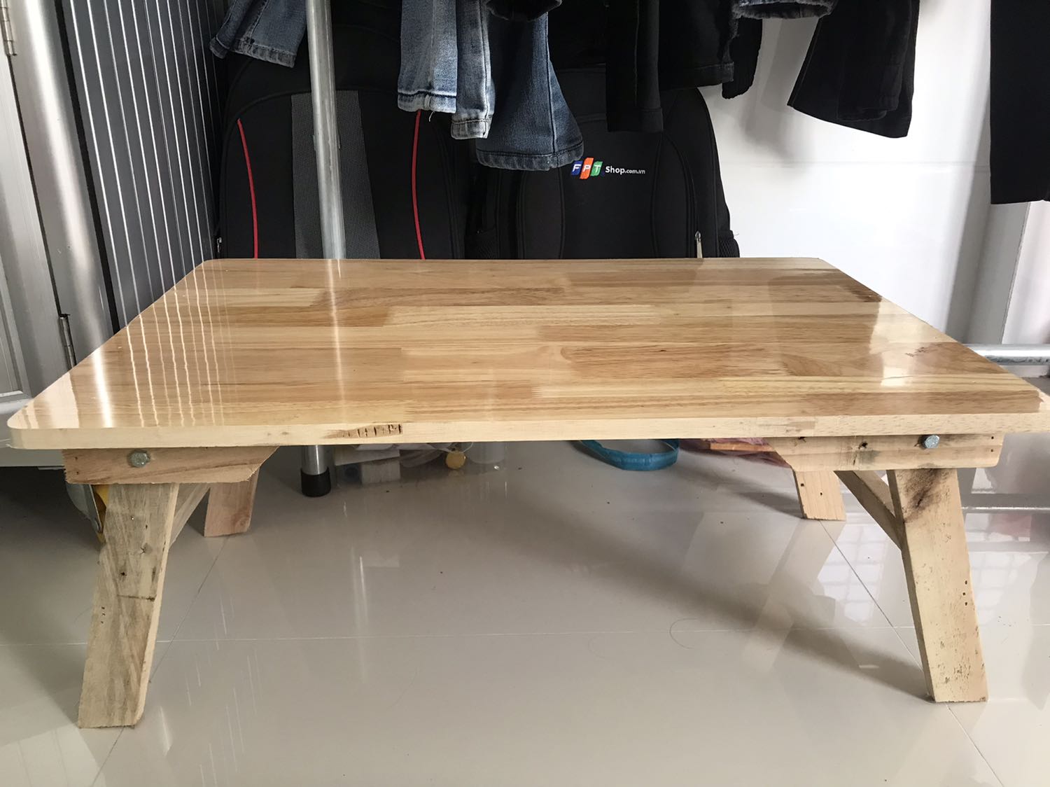 Dề nghị shop bán hàng đăng hình chân thực chút. Cái bàn mình nhận được chất lượng kém hơn rất nhiều so với trong hình quảng cáo.