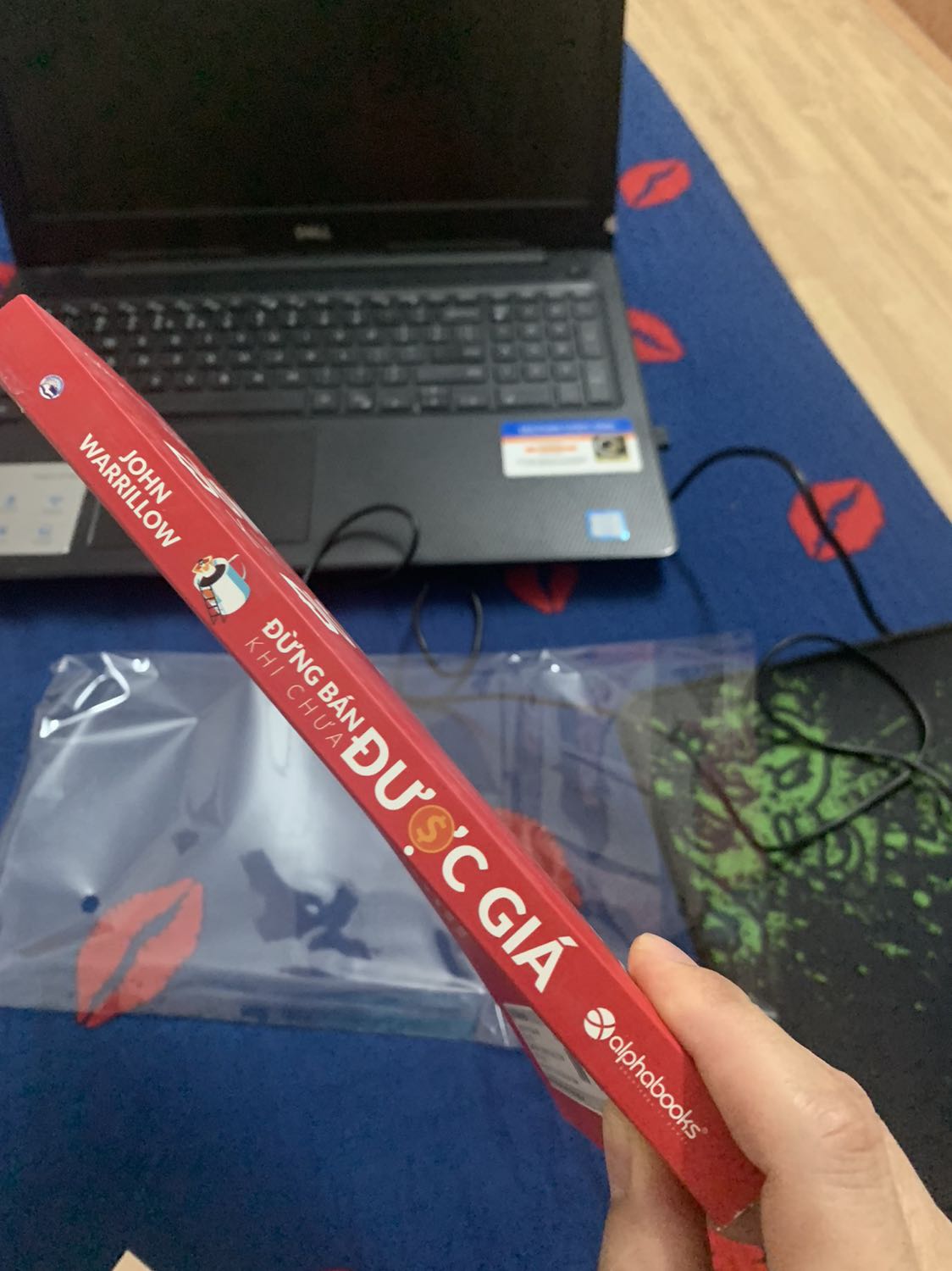 Sách trông rất chất lượng, đẹp , có cả thư cảm ơn , rất hài lòng với shop