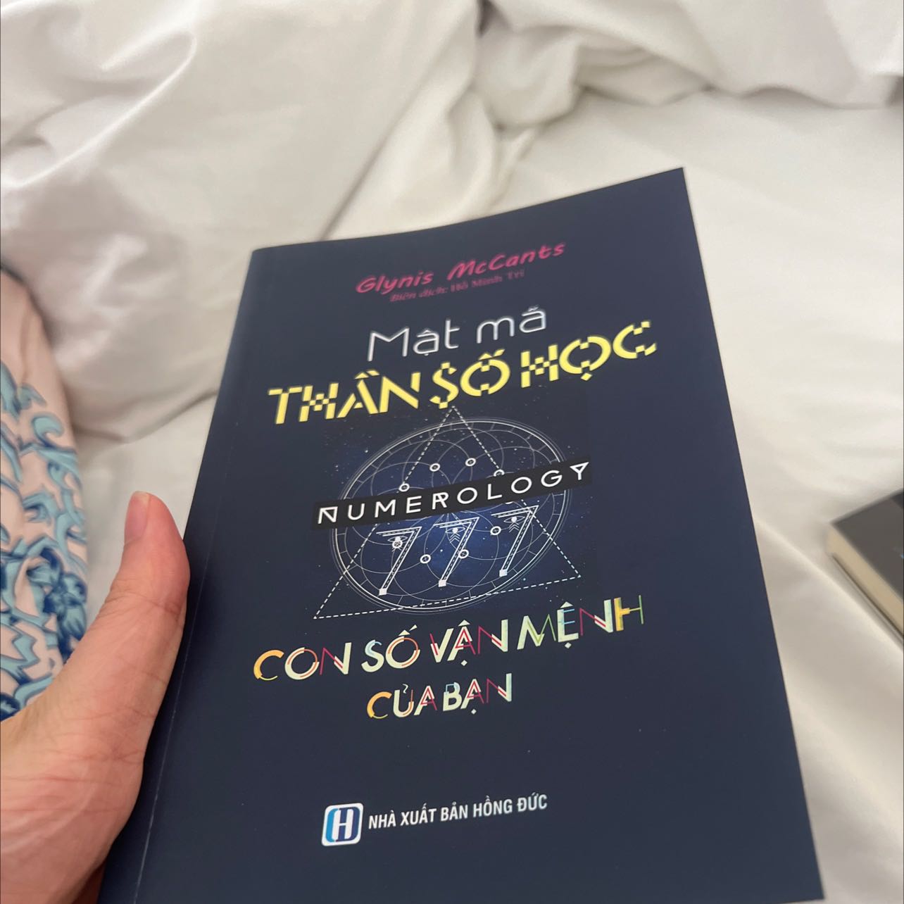Đã mua nhiều quyển về Thần số học. Quyển này đề cập khía cạnh rất mới so với các quyển khác. Bệnh tật, cách cải thiện, đáng mua.