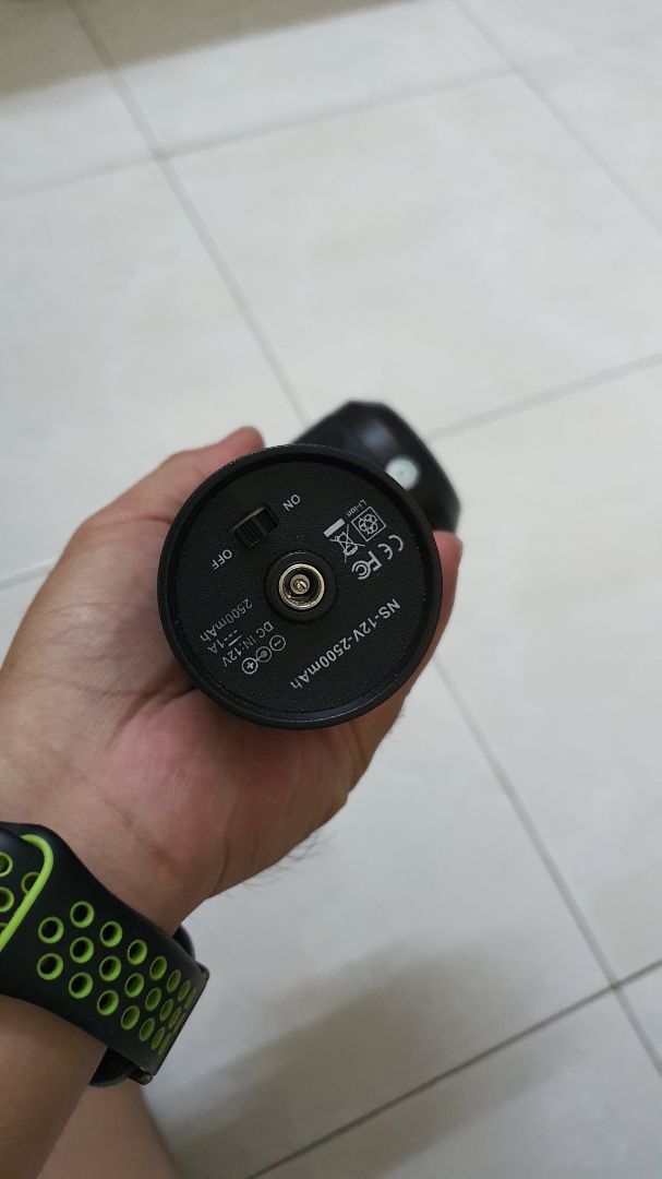 sản phẩm chắc, đầm tay, lực rung mạnh, có nhiều đầu matxa thay thế, mới xài chưa đánh giá pin ra sao. nói chung cũng an tâm khi mua hàng