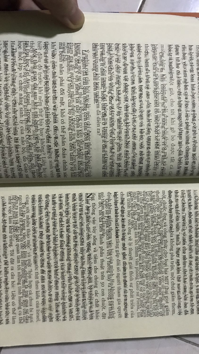 Bìa thì bung sẵn, giấy thì in chồng lên nhau, KHÔNG THỂ ĐỌC ĐƯỢC MẤY TRANG ĐẦU. 
Đề nghị Tiki đổi hàng ngay.