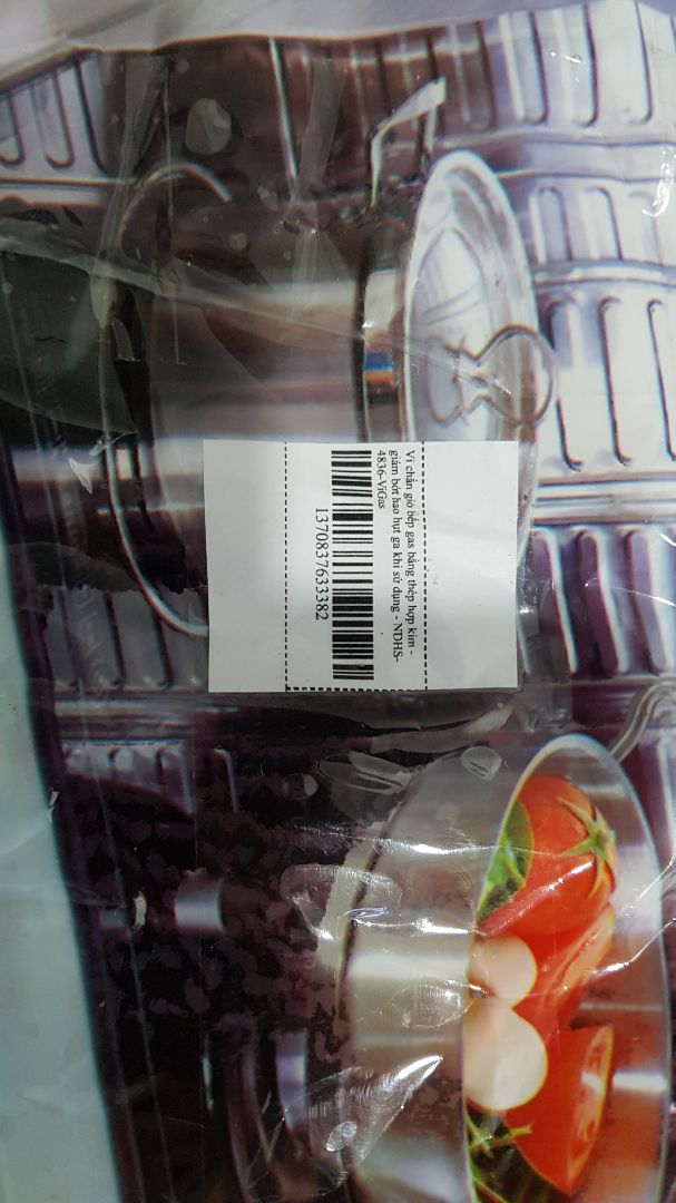 Đặt hàng là vỉ chắn gió bếp gas bằng thép hơp kim nhưng hàng nhận được là miếng chống văng dầu mỡ ( chất liệu bằng giấy nhôm). Hai loại sản phẩm hoàn toàn khác nhau về hình dáng lẫn nguyên liệu nhưng nhà cung cấp vẫn cố tình giao cho khách, còn dán tên lên miếng chống văng dầu mỡ là vỉ chắn gió bếp gas. 
Kính mong tiki giải quyết vấn đề này thật nghiêm khắc đối với nhà cung cấp.