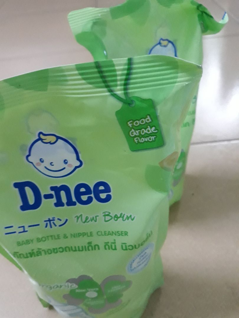 giao nhanh, đóng gói cẩn thận, date mới, mình dùng Dnee rữa bình và ly cho bé đc 5 năm rồi, mùi dịu nhẹ, phù hợp rữa ly bình sữa hơn là bát đũa dầu mở, dù vẫn sạch