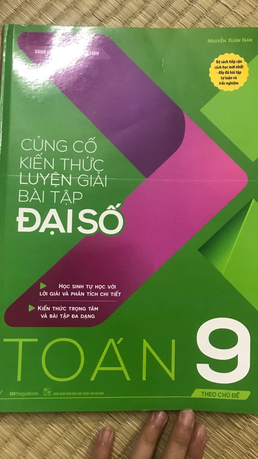 Tiki giao hàng nhanh.Sách trình bày đẹp tuy nhiên có nhiều lỗi sai ví dụ như viết sai số, dấu phẩy của số thập phân làm mình mất nhiều thời gian để luận ra.Rất mong soát lại