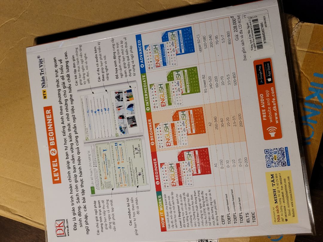 Sách đẹp, giấy dày, in màu rõ nét. Giao nhanh, đóng gói cẩn thận không cấn móp.