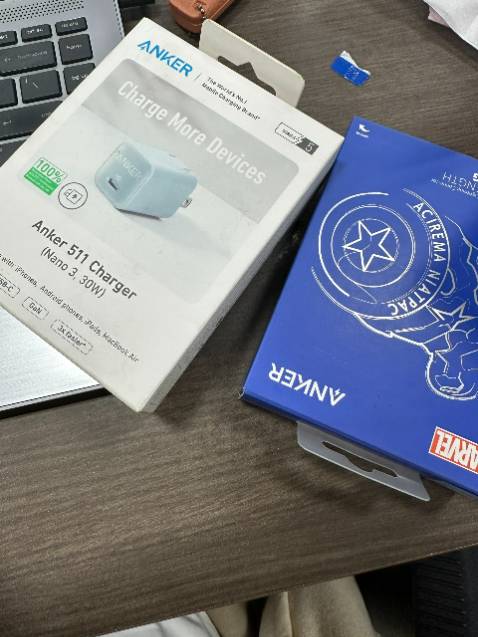 Sản phẩm sạc nhanh như mô tả, quá là tuyệt vời.
Tiki đóng gói cẩn thận
Mình rất thích màu xanh pastel này 
10 điểmmmm