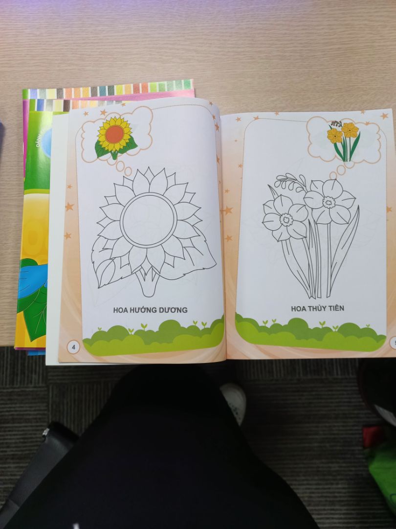 sách màu đẹp, hình ngộ nghĩnh, không mùi,  bé thích