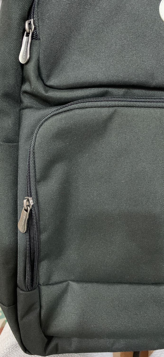 Giao hàng nhanh. Không có 2 khoá kéo như trên hinh.