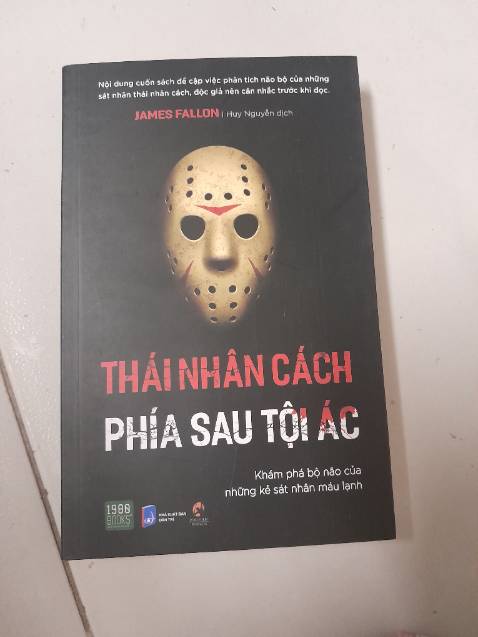 Sách hay, nội dung hấp dẫn nhưng mà mình ko thích cái bìa mấy nhìn nó ko ăn khớp với nội dung bên trong cho lắm