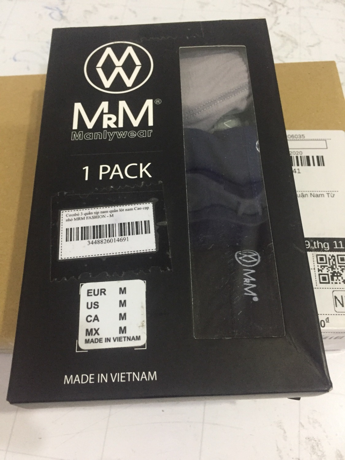 Rất hài lòng về sản phẩm.
Hộp được đóng gói rất đẹp, cẩn thận, hàng chính hãng thương hiệu logo. tem mác đầy đủ. Về chất liệu sờ rất mềm,rất mịn, mát, cảm quan hơi mỏng chut ko biết mặc lâu có được bền không.
Sp chính hãng, thương hiệu việt nam. giá cả so với với chất lượng thì ổn, cũng rất đáng tiền để mua. Chắc chắn sẽ mua lại trong thời gian tới. 5* Rất hài lòng về sản phẩm.
Hộp được đóng gói rất đẹp, cẩn thận, hàng chính hãng thương hiệu logo. tem mác đầy đủ. Về chất liệu sờ rất mềm,rất mịn, mát, cảm quan hơi mỏng chut ko biết mặc lâu có được bền không.
Sp chính hãng, thương hiệu việt nam. giá cả so với với chất lượng thì ổn, cũng rất đáng tiền để mua. Chắc chắn sẽ mua lại trong thời gian tới. 5*