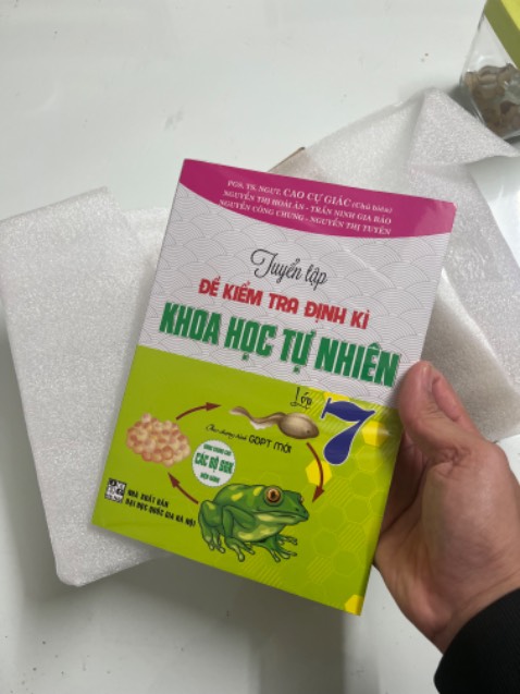 Sách đóng gói rất cẩn thận, in nét , hàng chuẩn thank shop