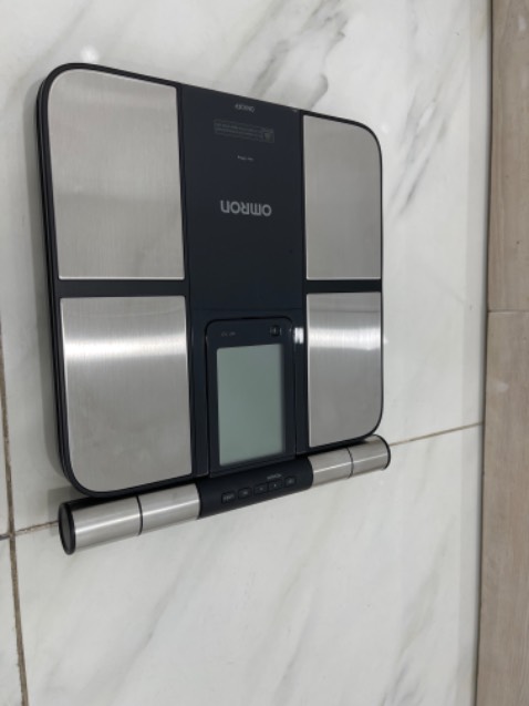 Đo rất chính xác, ít phụ thuộc vào việc ăn uống hay các chế độ hoạt động trong ngày. Rất phù hợp với người đang tập luyện hoặc giảm cân.