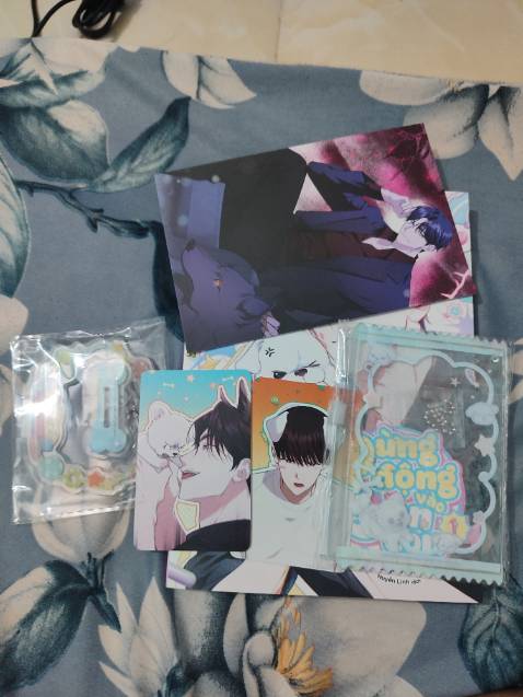 In màu không được đẹp , mà thiên tím quá, hơi sai màu, đầy đủ phụ kiện