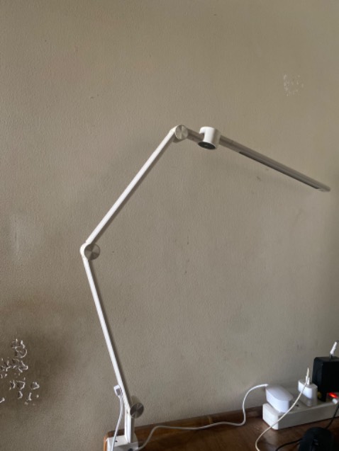 Tín đồ đọc sách nên mua. Thấy ổn áp đó ae. Bổ sung vị trí bóng đèn sau 1h sử dụng nóng lắm ae