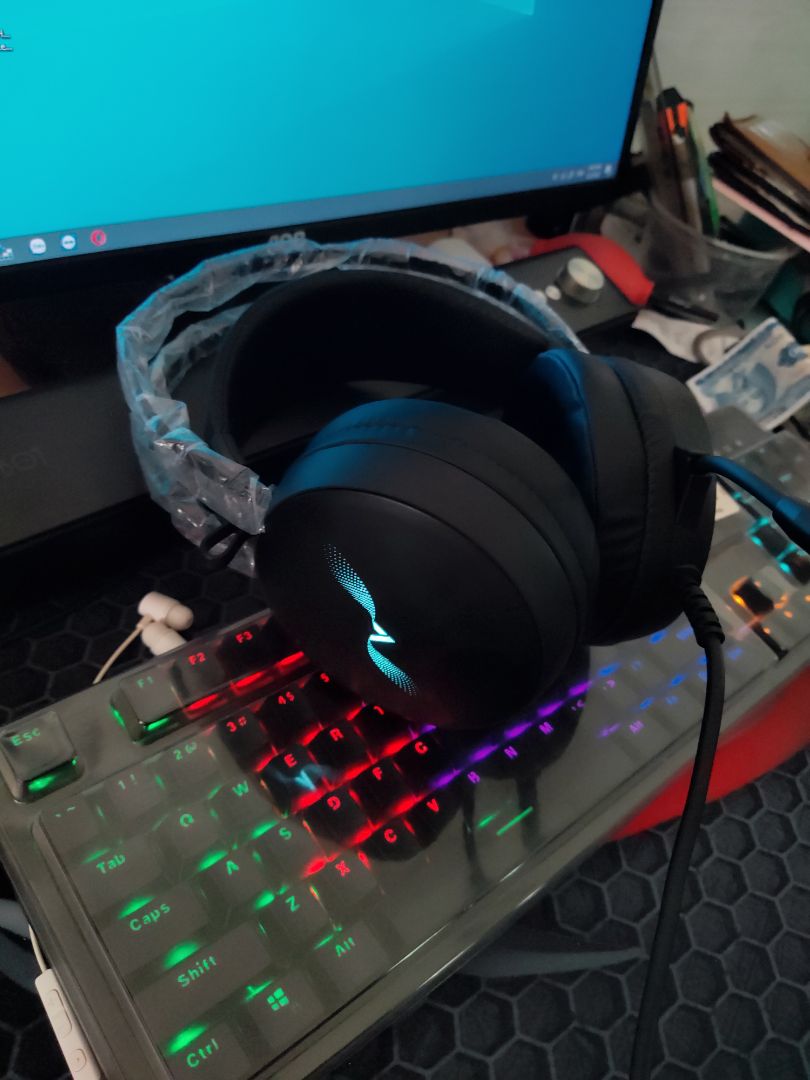 đệm dày, êm, cách âm khá tốt, chất lượng âm thanh tuyệt vời trong tầm giá, cân nặng khá tốt đeo lâu không bị mỏi